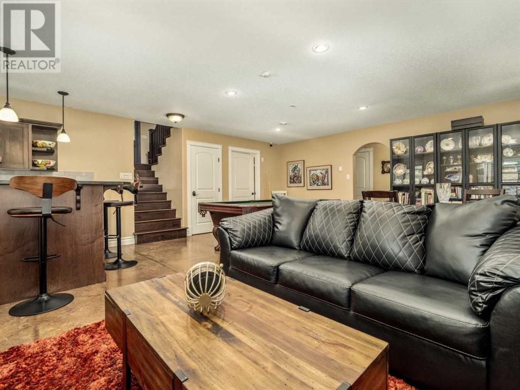 Single Family House Bi-level for Sale in  Mt Sunburst Place W Sunridge Lethbridge 