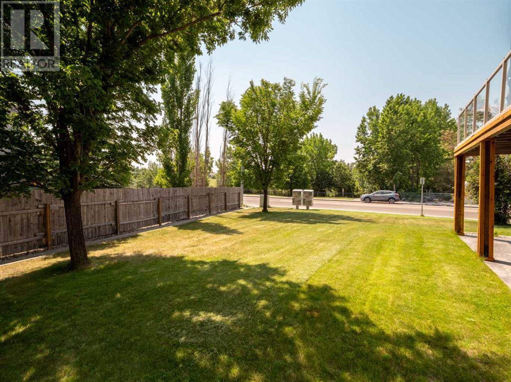 Single Family House Bi-level for Sale in  Mt Sunburst Place W Sunridge Lethbridge 