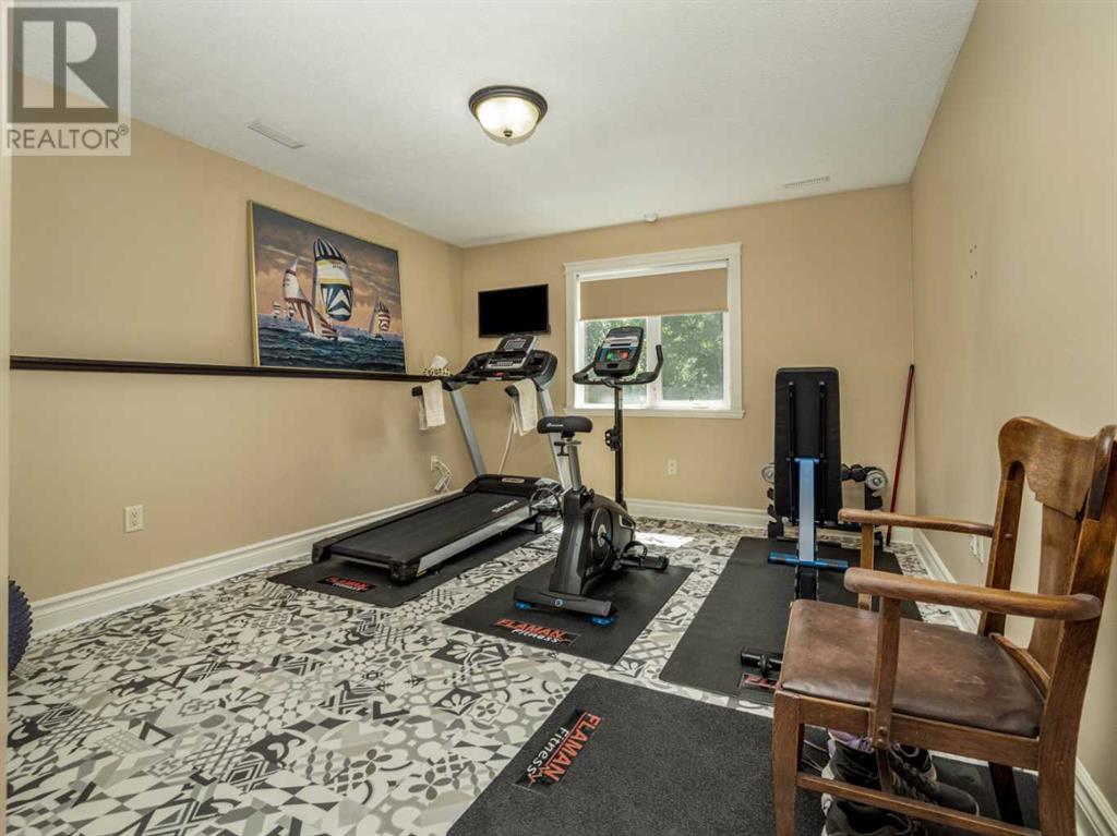 Single Family House Bi-level for Sale in  Mt Sunburst Place W Sunridge Lethbridge 