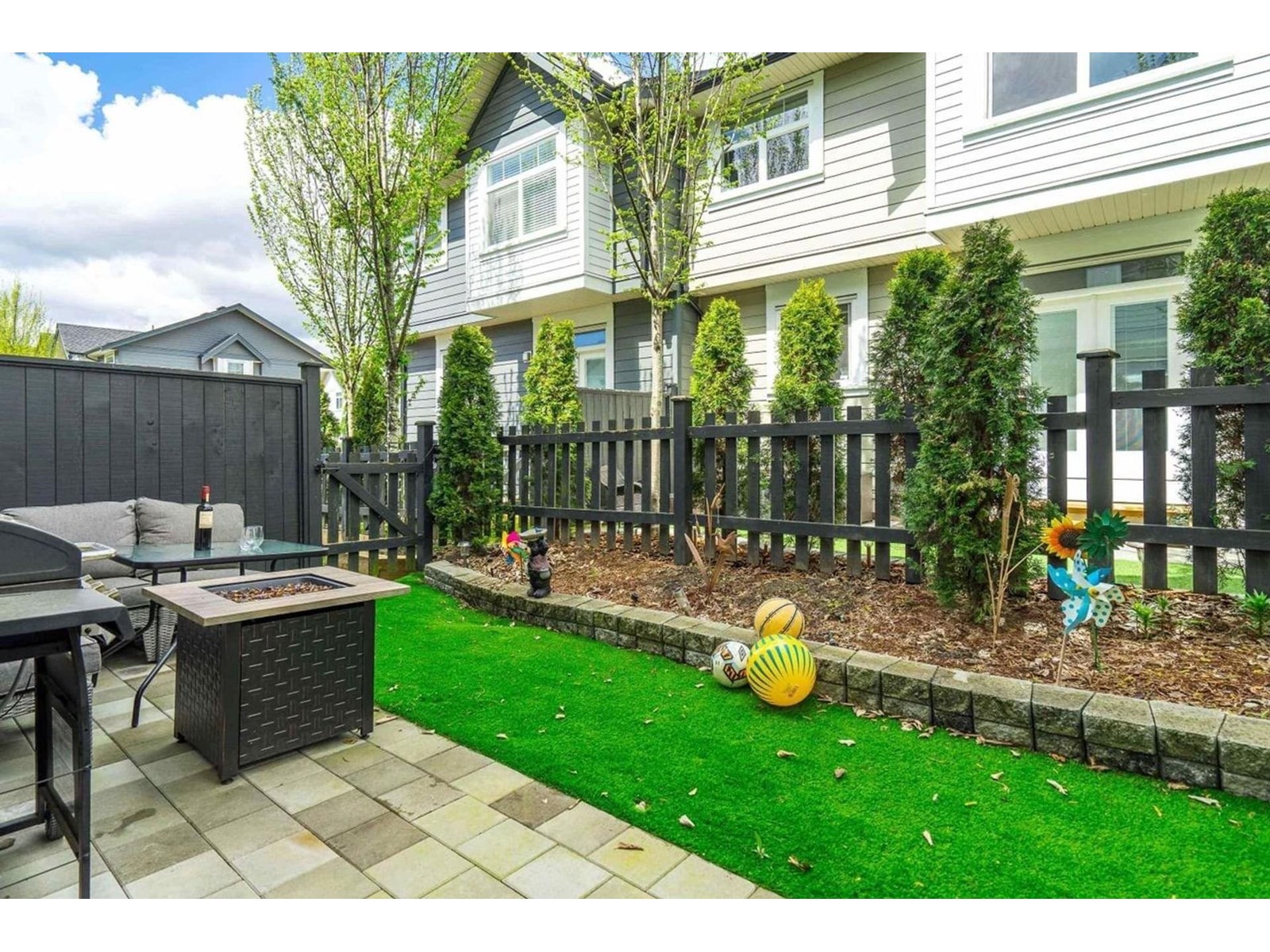 Photo 11 of 18 7665 209 Street, Langley BC
