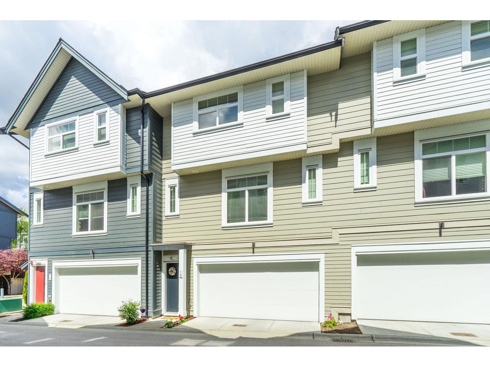 Photo 3 of 18 7665 209 Street, Langley BC