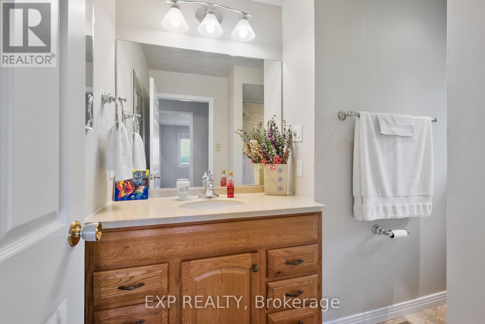 Photo 20 of 1376 Macdonald Road, Russell ON