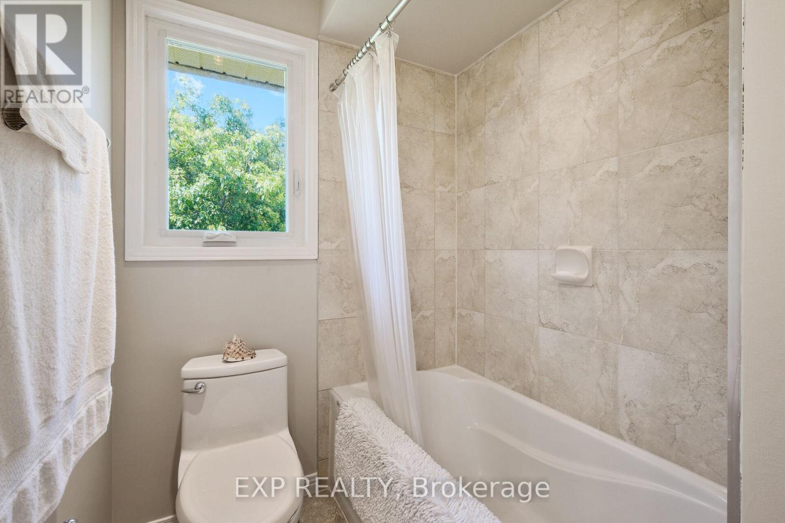 Photo 11 of 1376 Macdonald Road, Russell ON