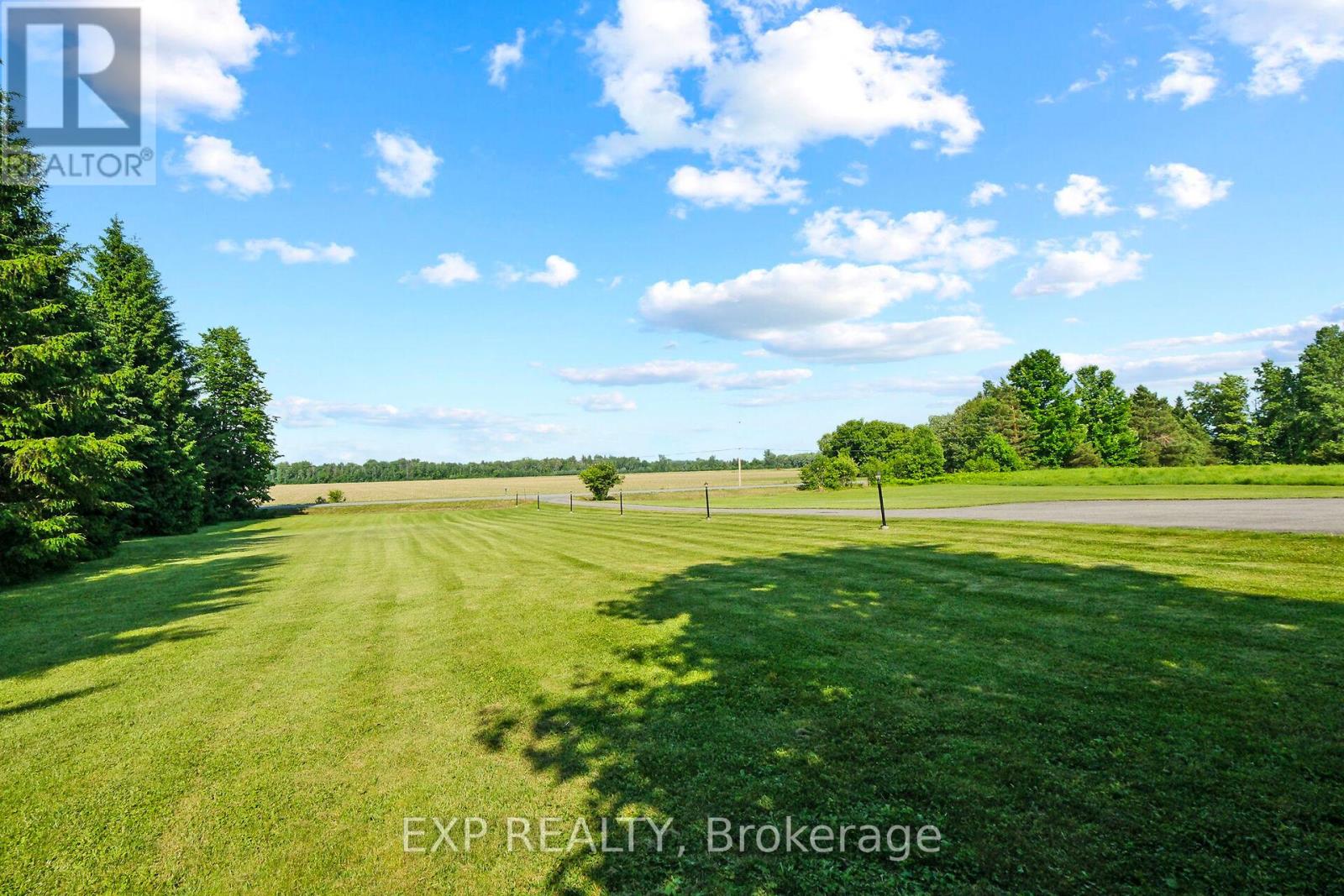 Photo 19 of 1376 Macdonald Road, Russell ON
