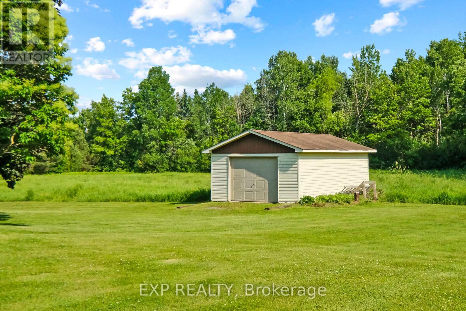 Photo 32 of 1376 Macdonald Road, Russell ON