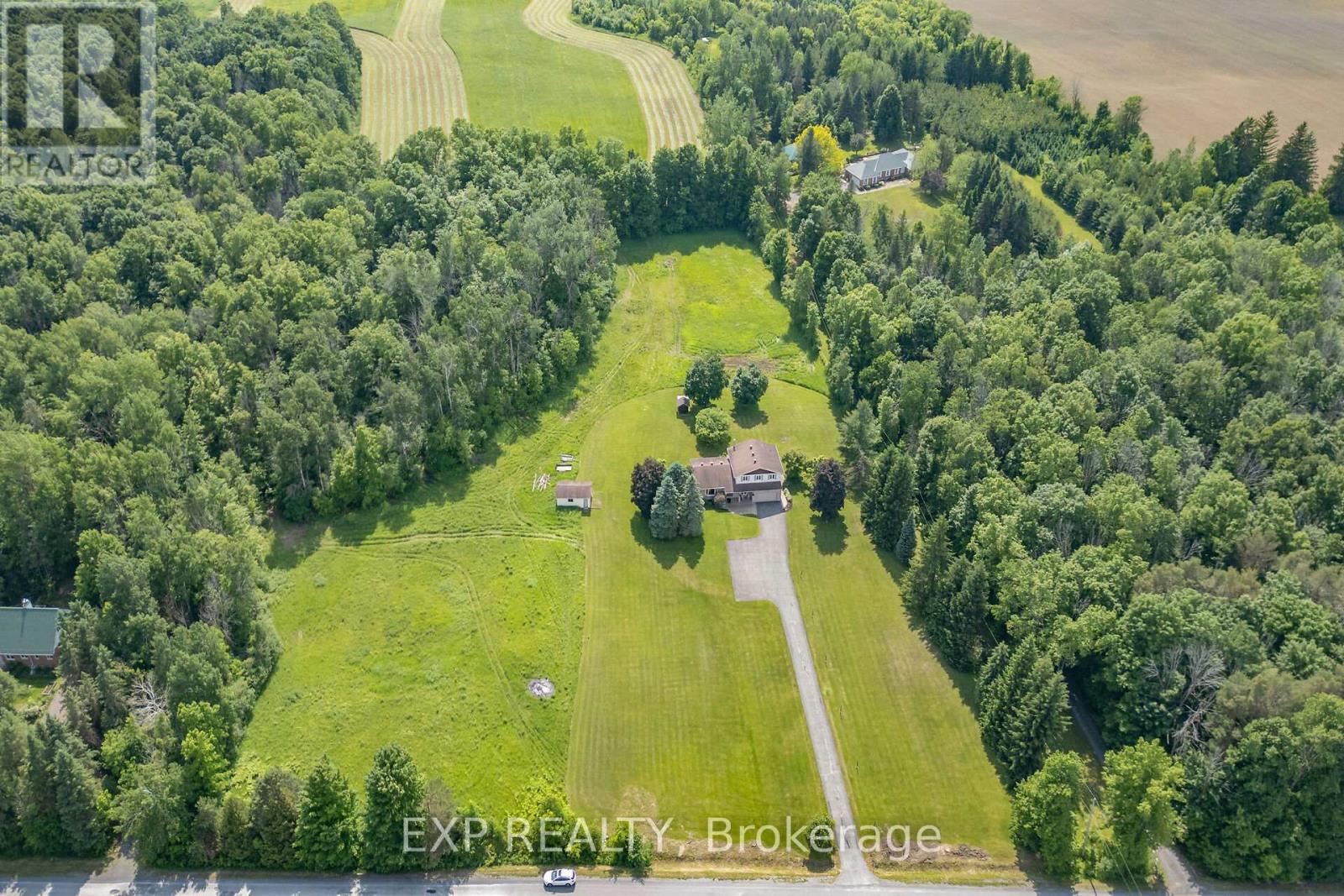Photo 25 of 1376 Macdonald Road, Russell ON