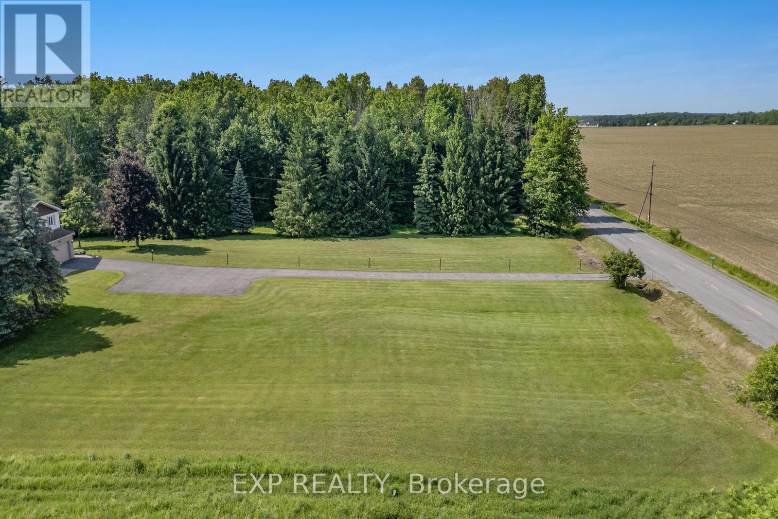 Photo 13 of 1376 Macdonald Road, Russell ON