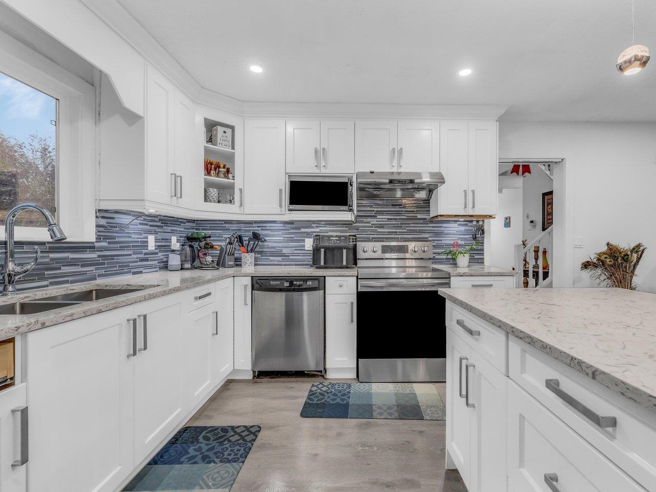 Photo 7 of 13831 80 A Avenue, Surrey BC