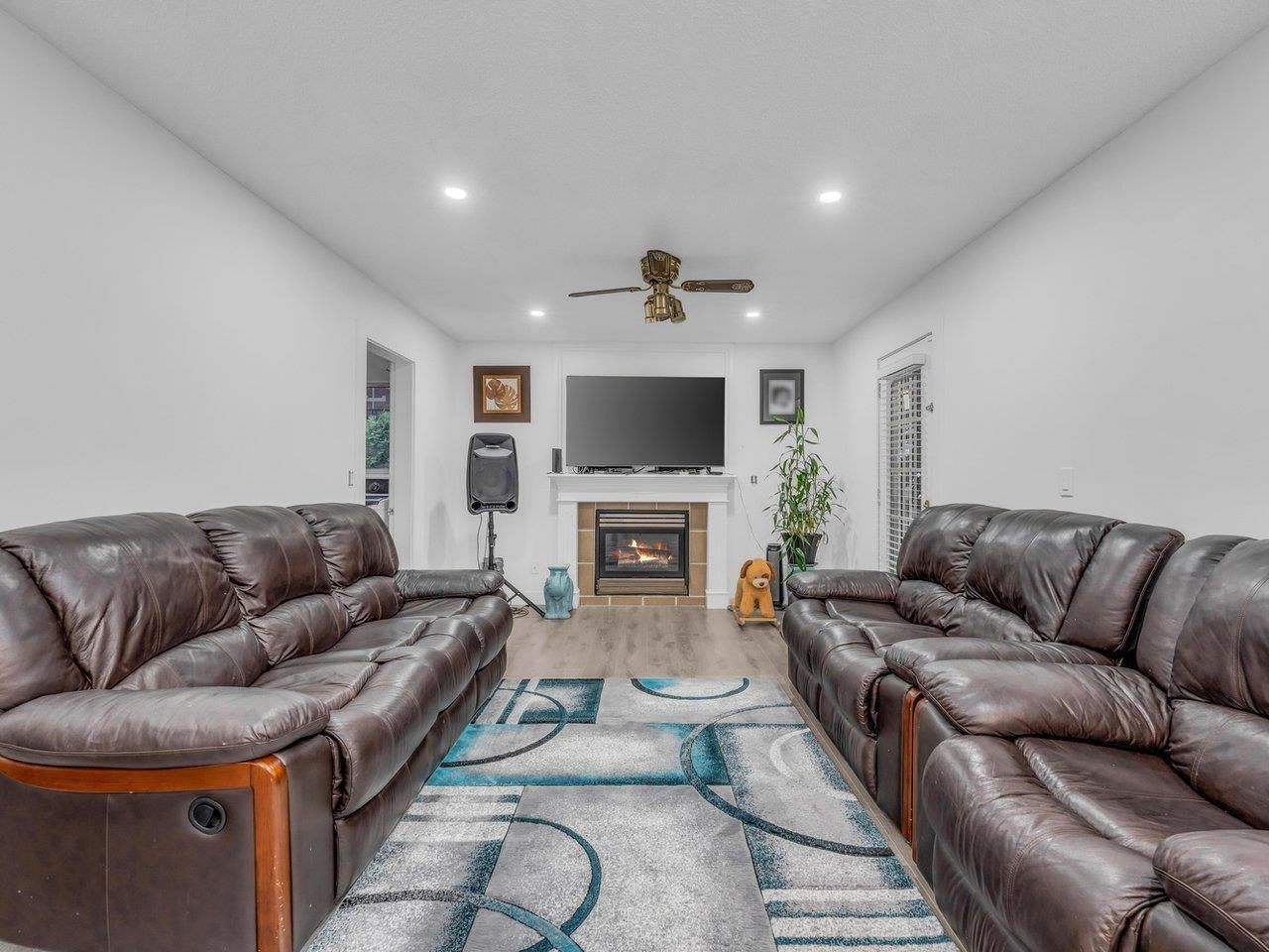 Photo 4 of 13831 80 A Avenue, Surrey BC