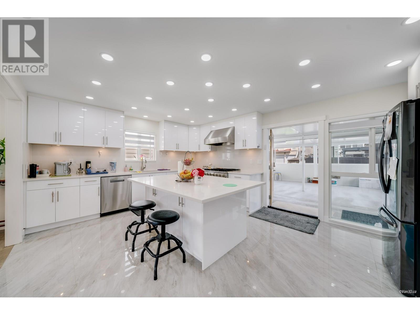 Photo 1 of 3881 Napier Street, Burnaby BC