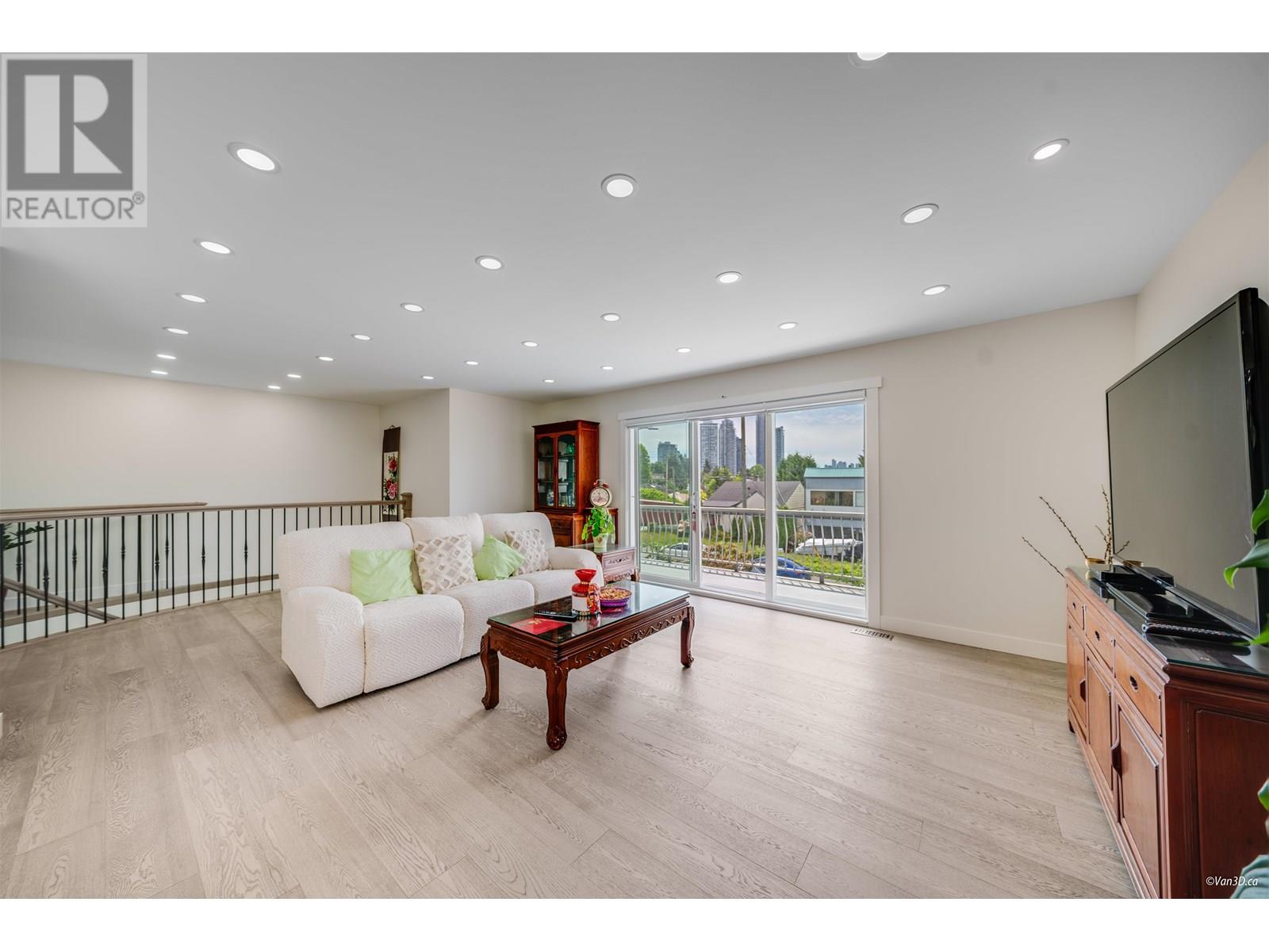 Photo 10 of 3881 Napier Street, Burnaby BC