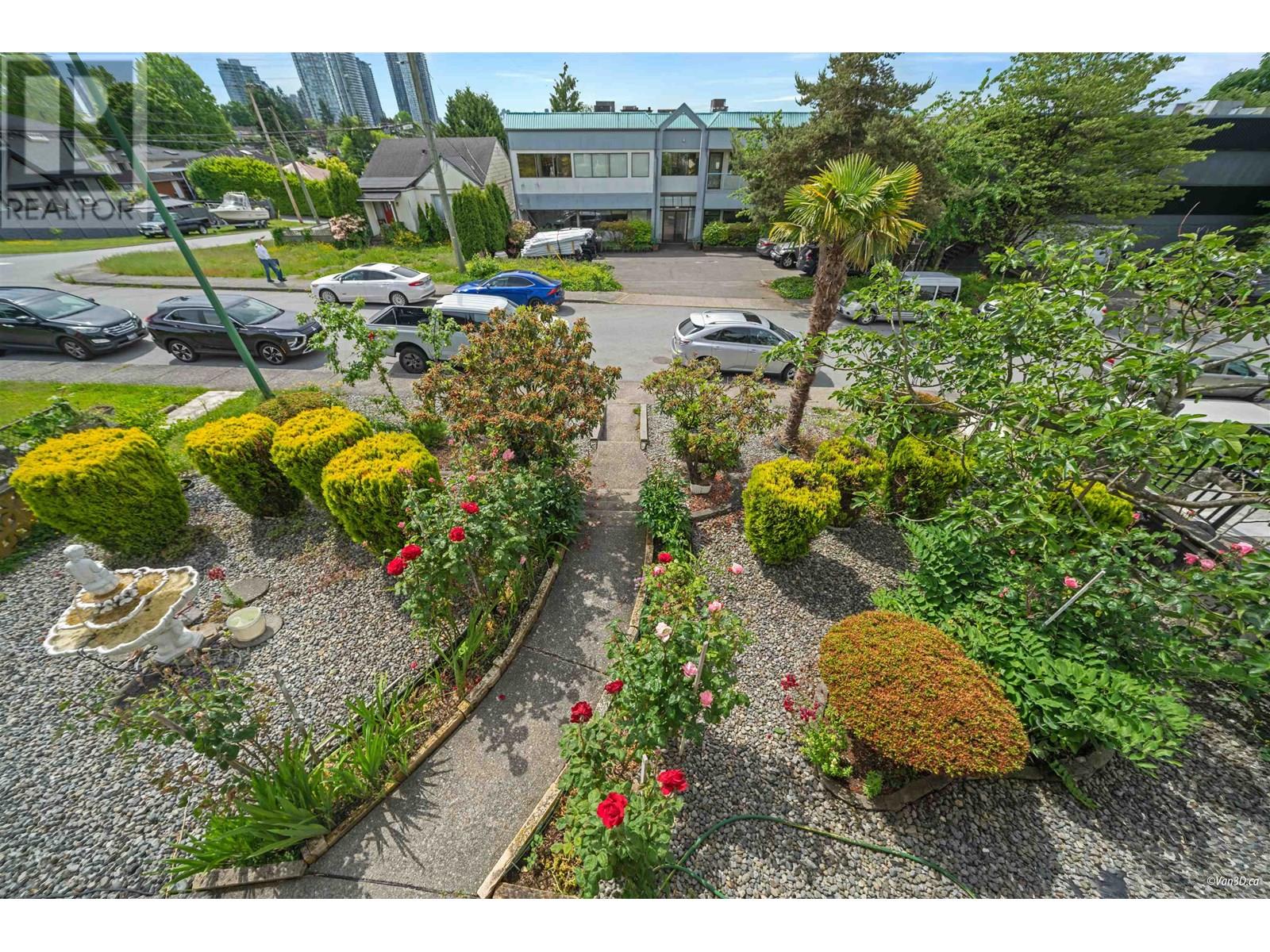 Photo 30 of 3881 Napier Street, Burnaby BC