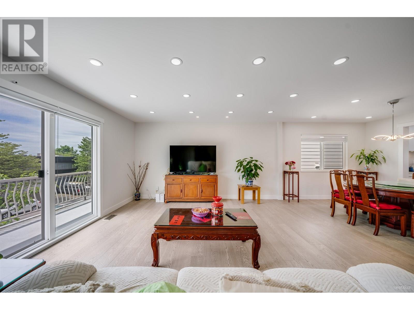 Photo 7 of 3881 Napier Street, Burnaby BC
