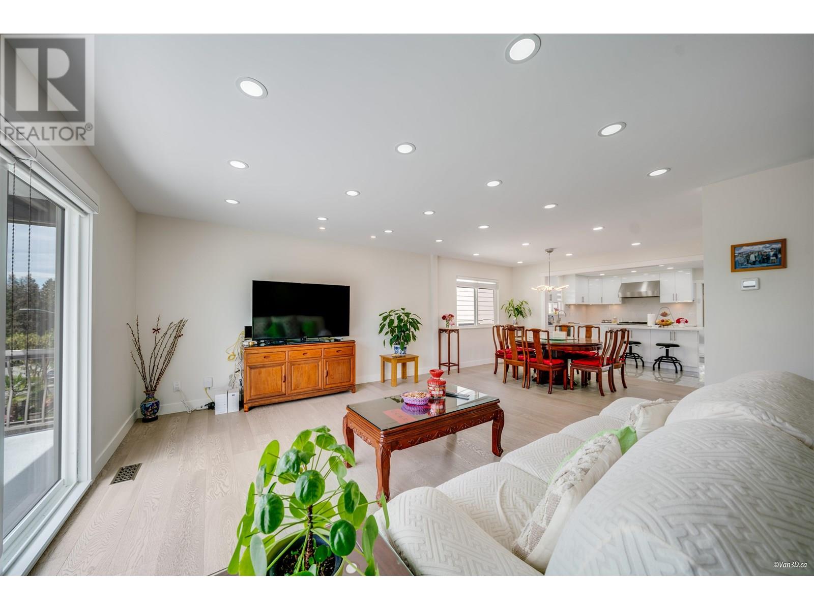 Photo 8 of 3881 Napier Street, Burnaby BC