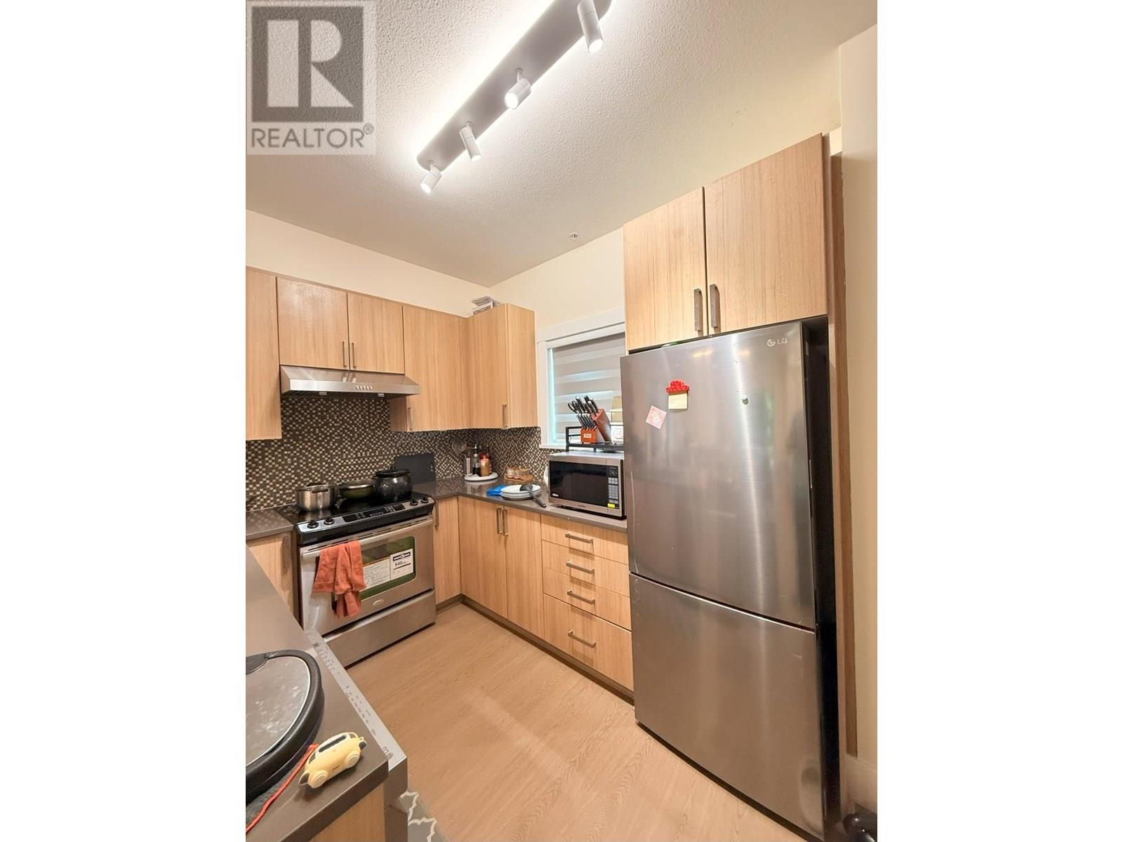 Photo 13 of 107 7168 Stride Avenue, Burnaby BC