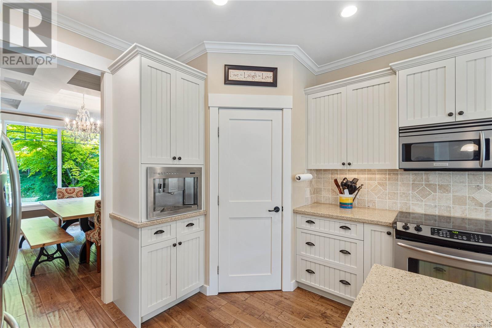 Photo 10 of 1156 Allgard Rd, Qualicum Beach BC