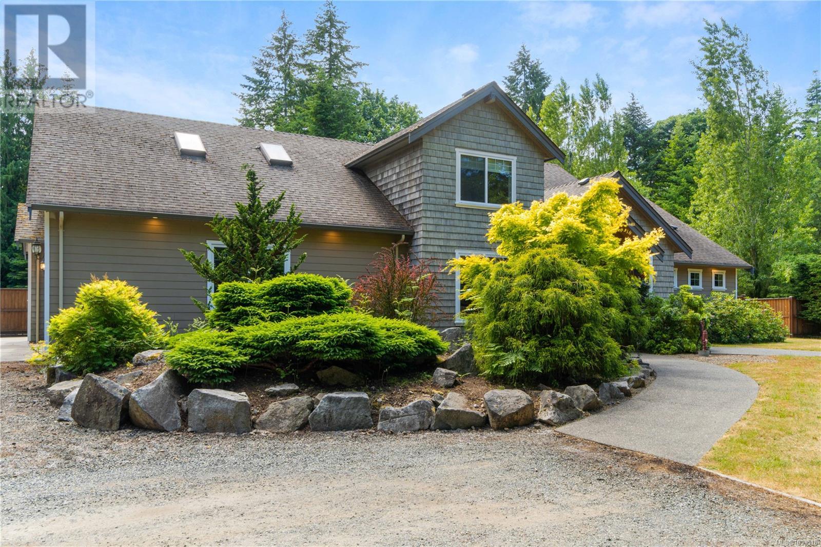 Photo 2 of 1156 Allgard Rd, Qualicum Beach BC