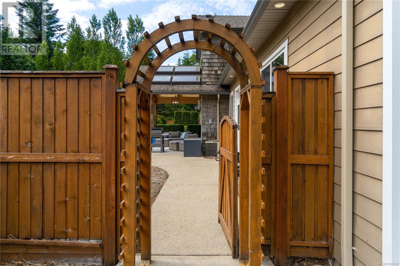 Photo 31 of 1156 Allgard Rd, Qualicum Beach BC