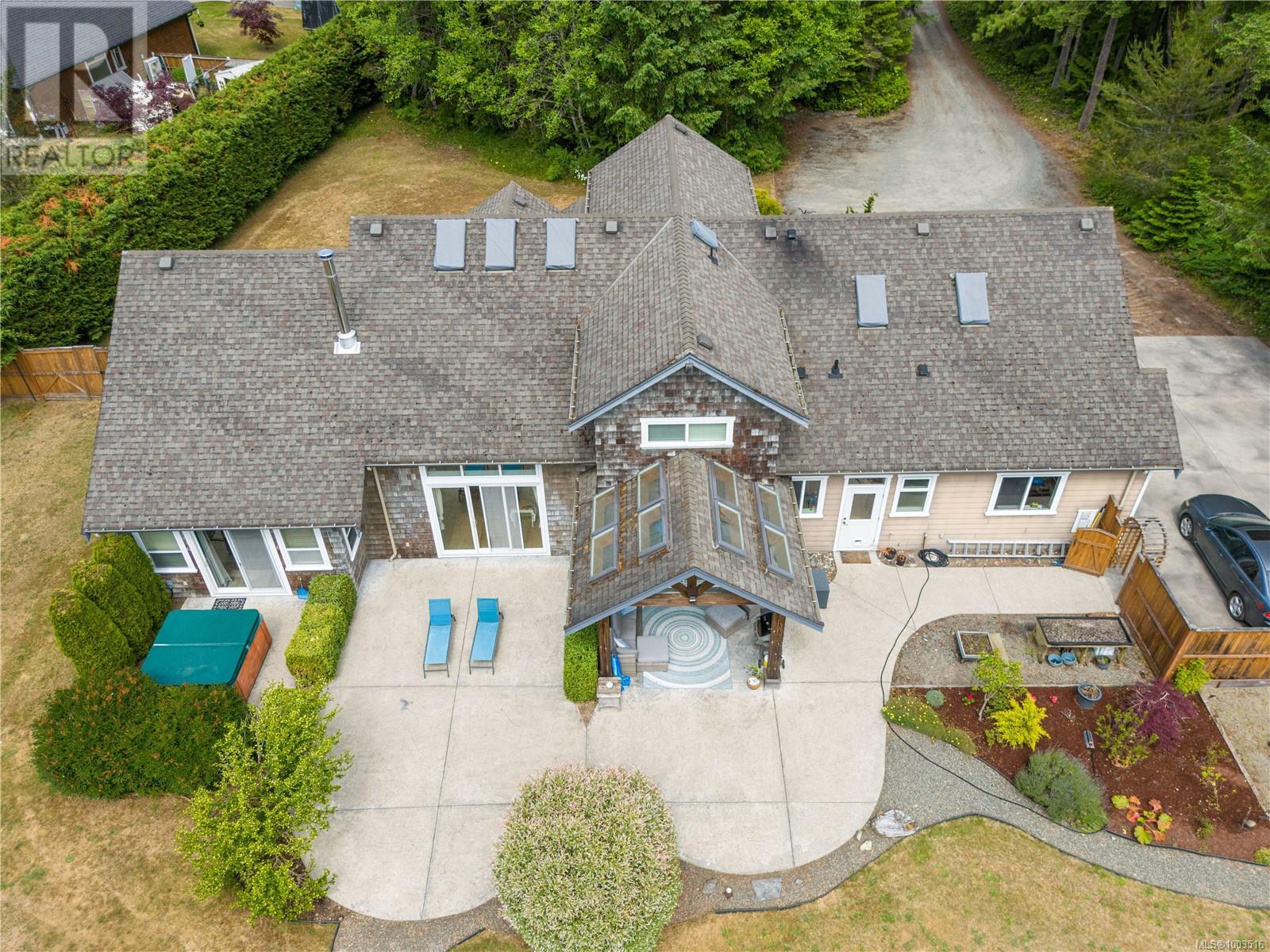 Photo 39 of 1156 Allgard Rd, Qualicum Beach BC