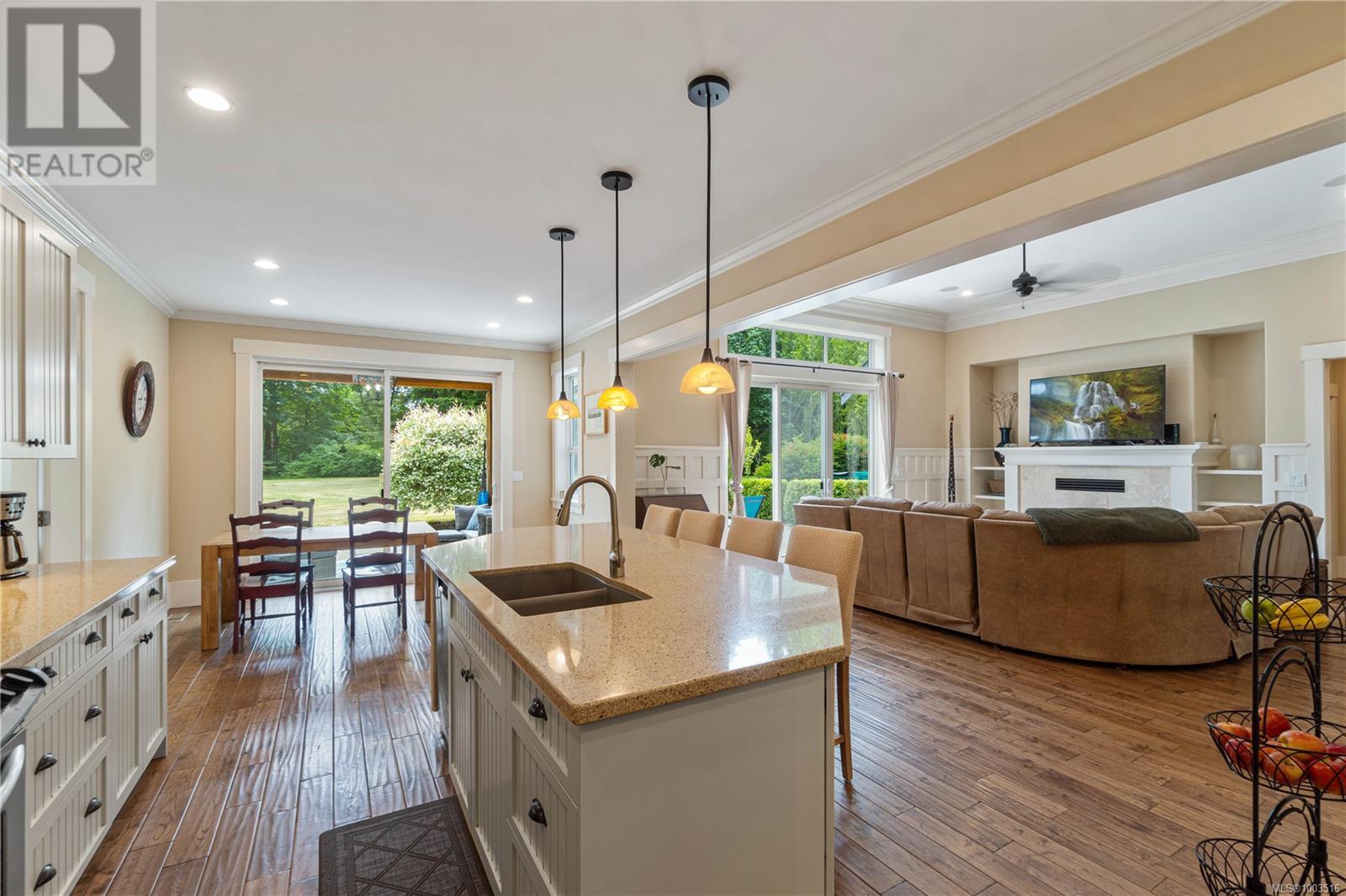 Photo 5 of 1156 Allgard Rd, Qualicum Beach BC