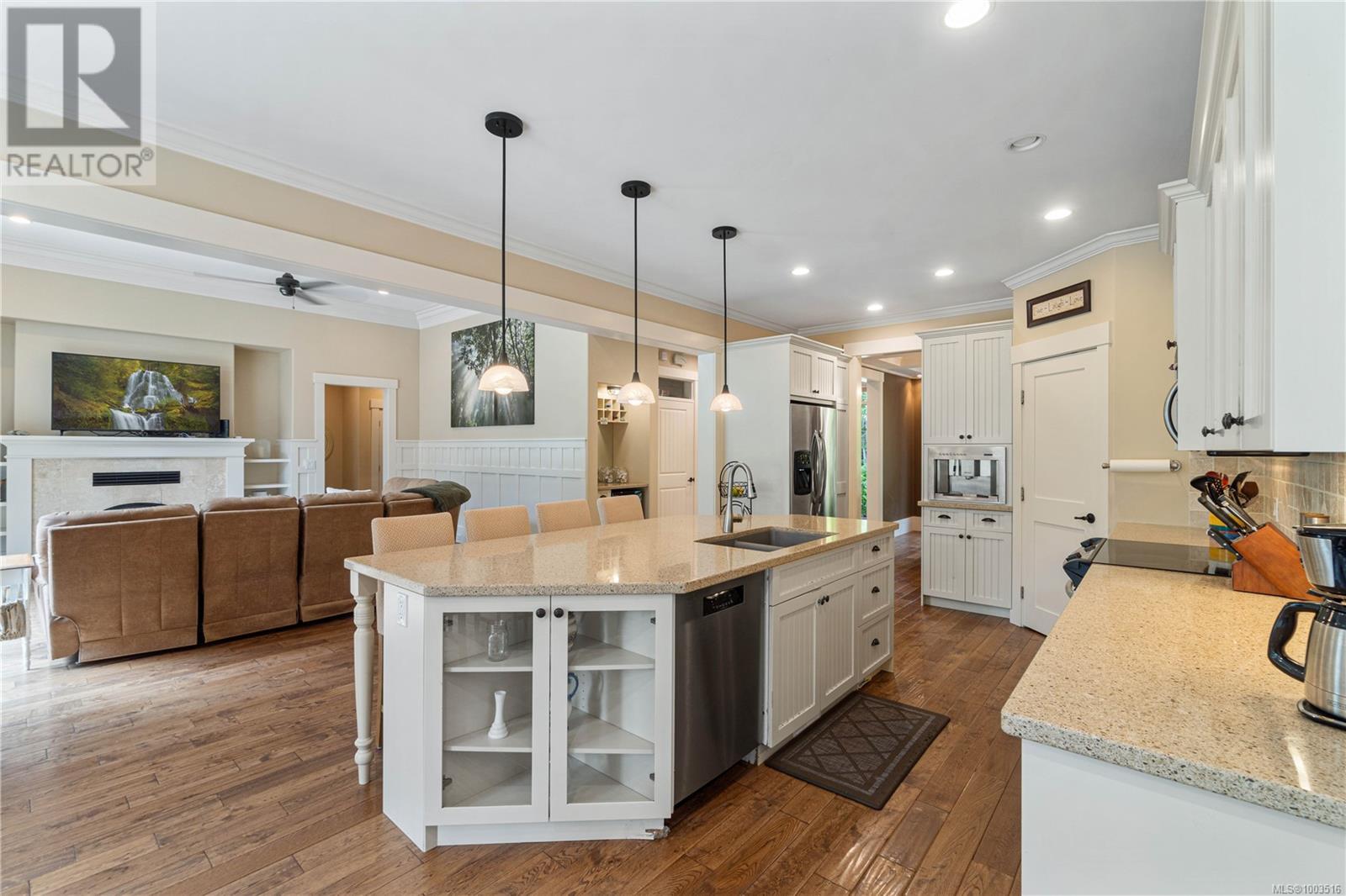 Photo 6 of 1156 Allgard Rd, Qualicum Beach BC