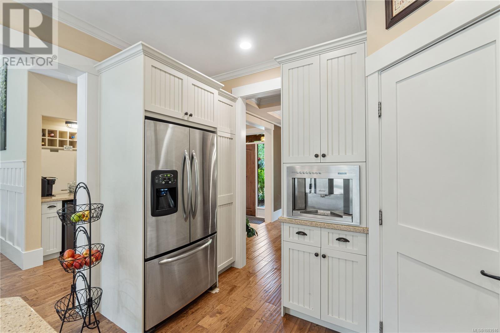 Photo 9 of 1156 Allgard Rd, Qualicum Beach BC