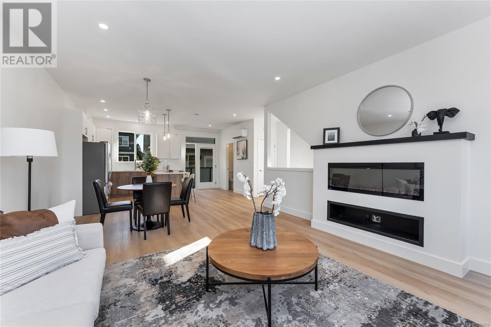 Photo 2 of 907 Vine Crt, Langford BC