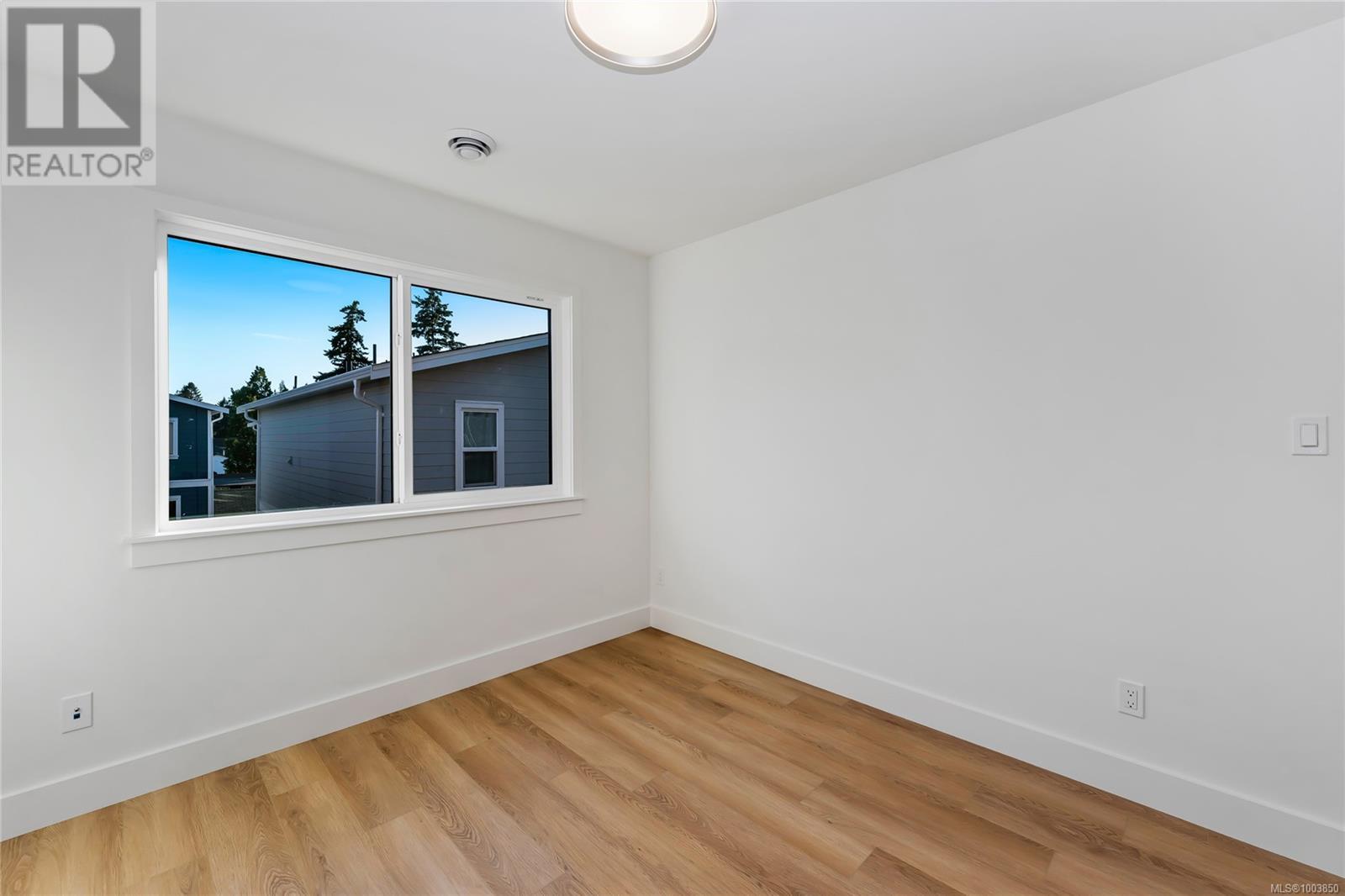 Photo 21 of 907 Vine Crt, Langford BC