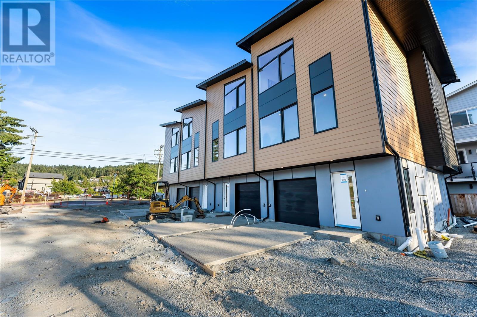 Photo 29 of 907 Vine Crt, Langford BC