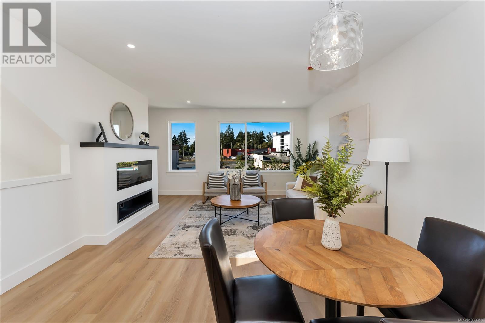 Photo 8 of 907 Vine Crt, Langford BC