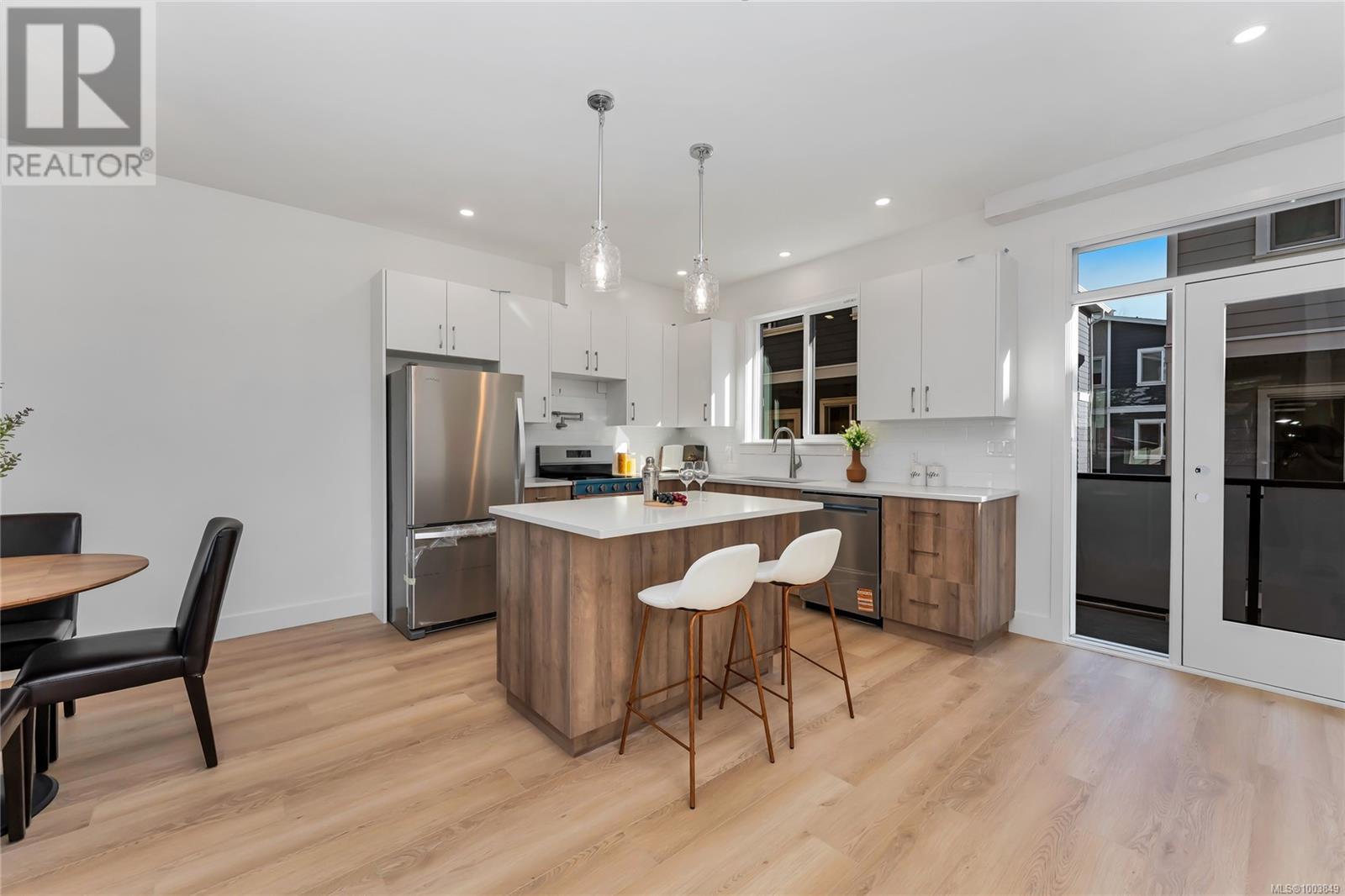 Photo 9 of 909 Vine Crt, Langford BC