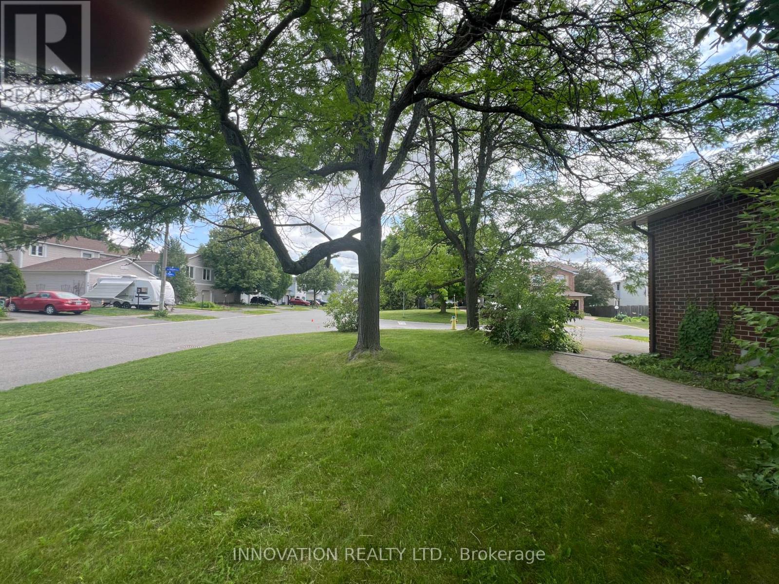 https://ddfcdn.realtor.ca/listing/TS638858298307000000/reb76/highres/2/x12118152_20.jpg