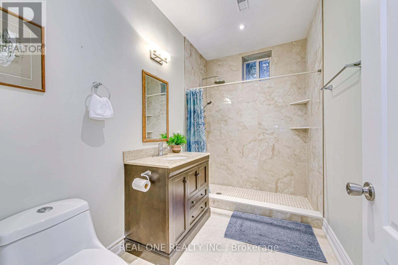 Photo 8 of 332 Sawyer Road, Oakville ON