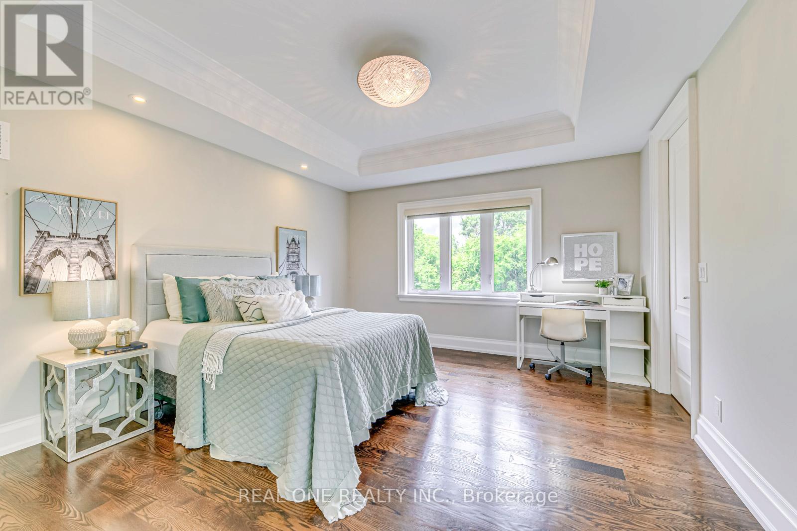Photo 4 of 332 Sawyer Road, Oakville ON