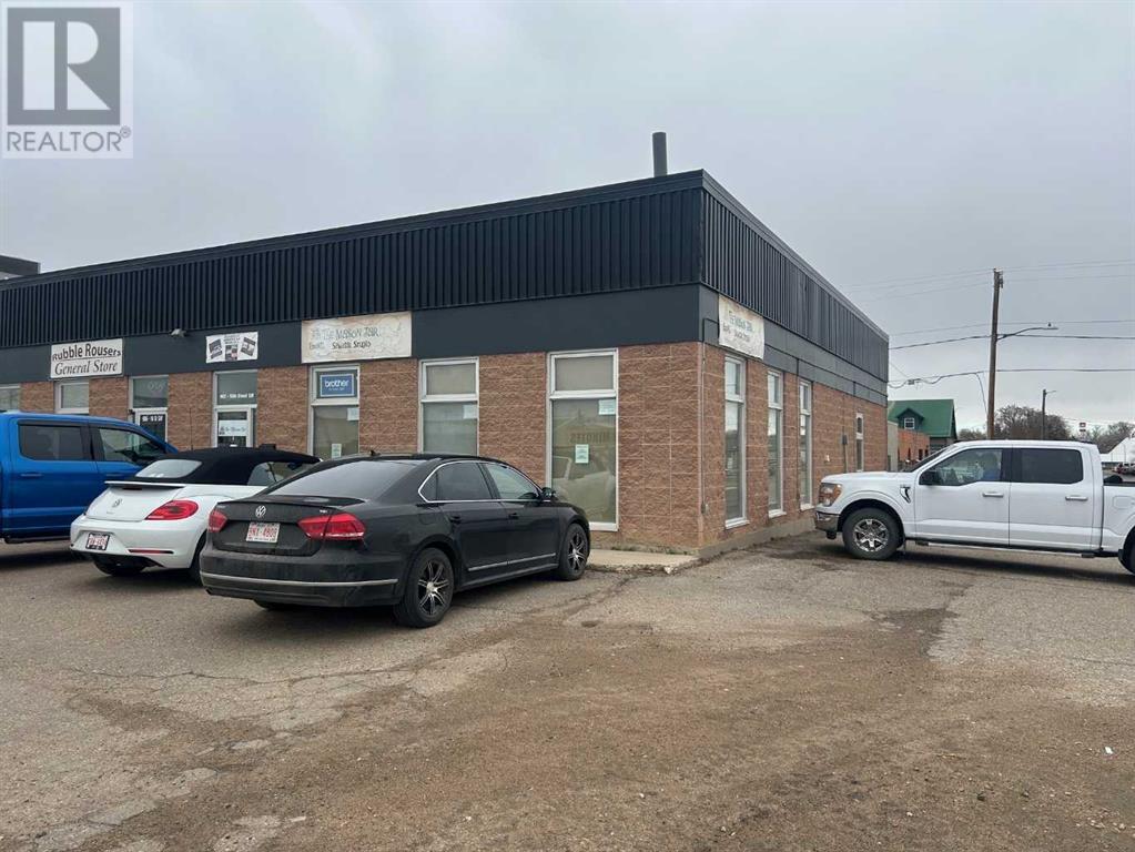 Photo 1 of 902 16 Street Sw, Medicine Hat AB