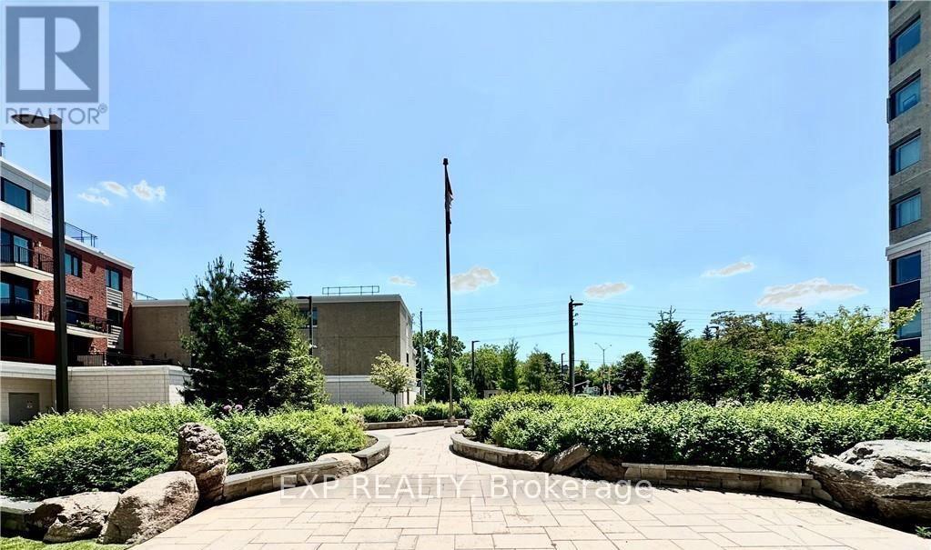 Photo 3 of 102 1425 Vanier Parkway, Ottawa ON