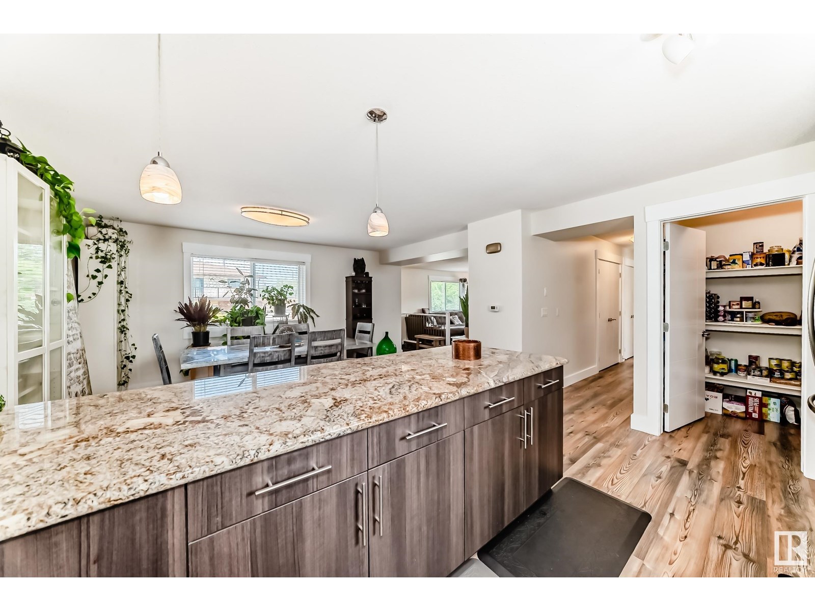 Photo 10 of 9211 123 Av Nw, Edmonton AB