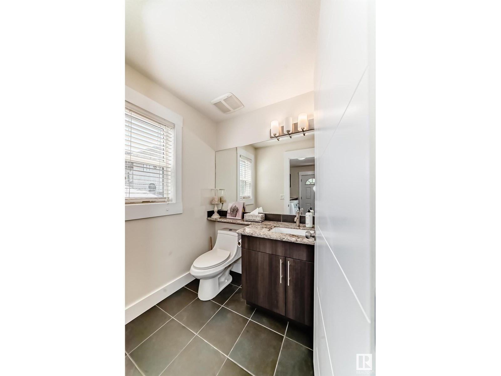 Photo 22 of 9211 123 Av Nw, Edmonton AB