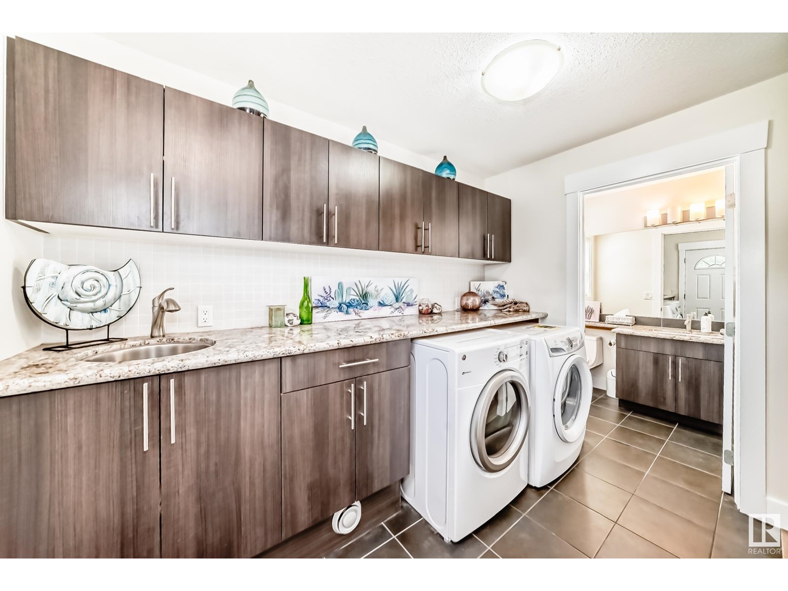 Photo 26 of 9211 123 Av Nw, Edmonton AB
