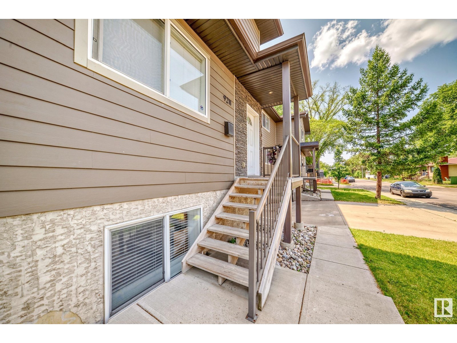 Photo 3 of 9211 123 Av Nw, Edmonton AB