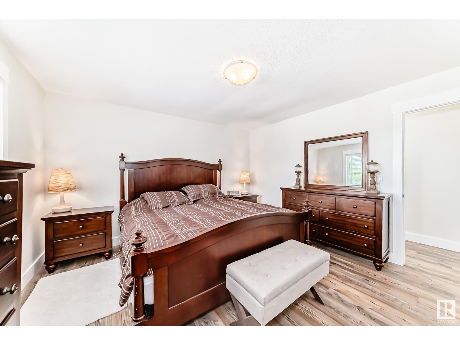 Photo 32 of 9211 123 Av Nw, Edmonton AB