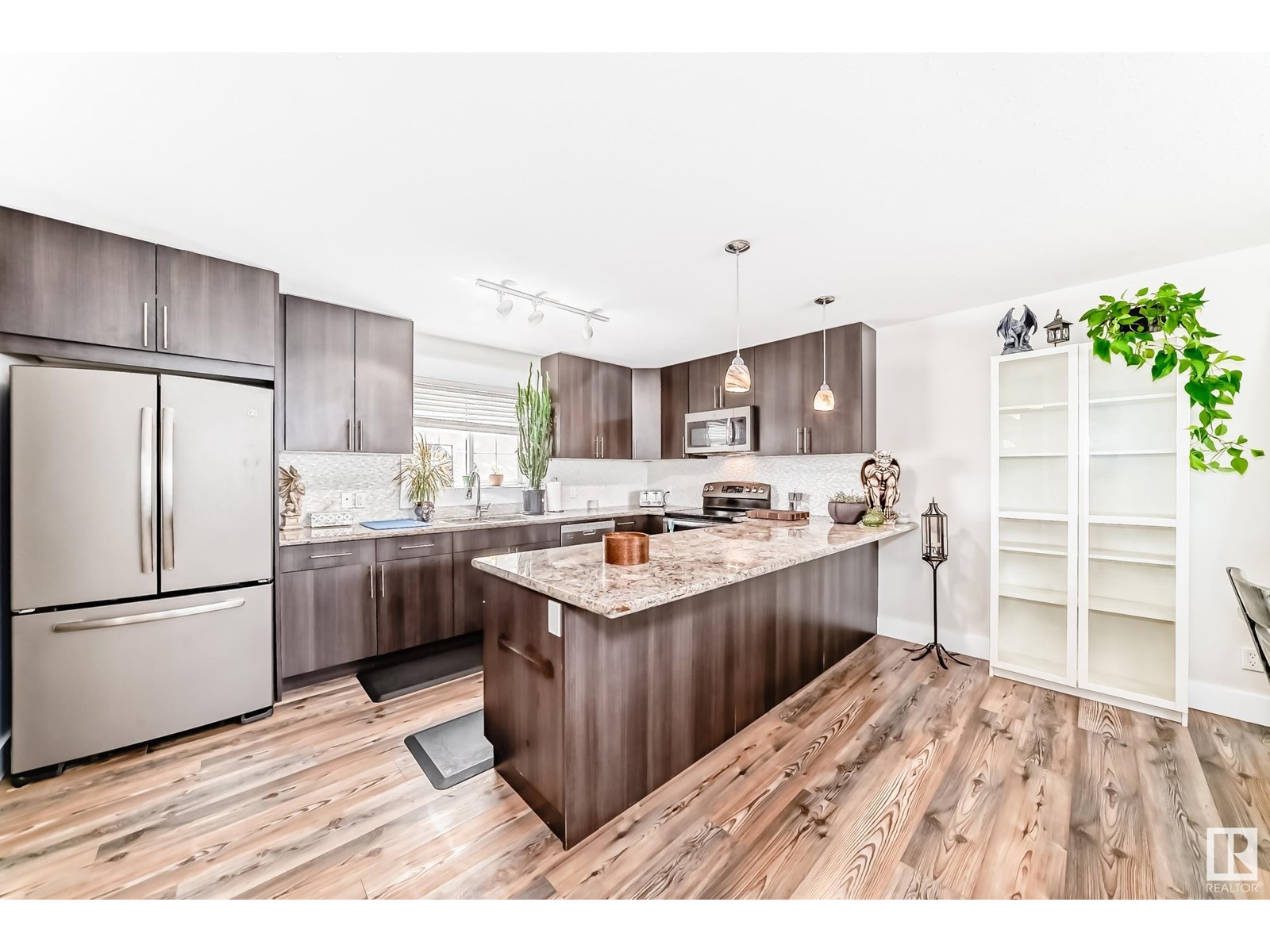 Photo 5 of 9211 123 Av Nw, Edmonton AB