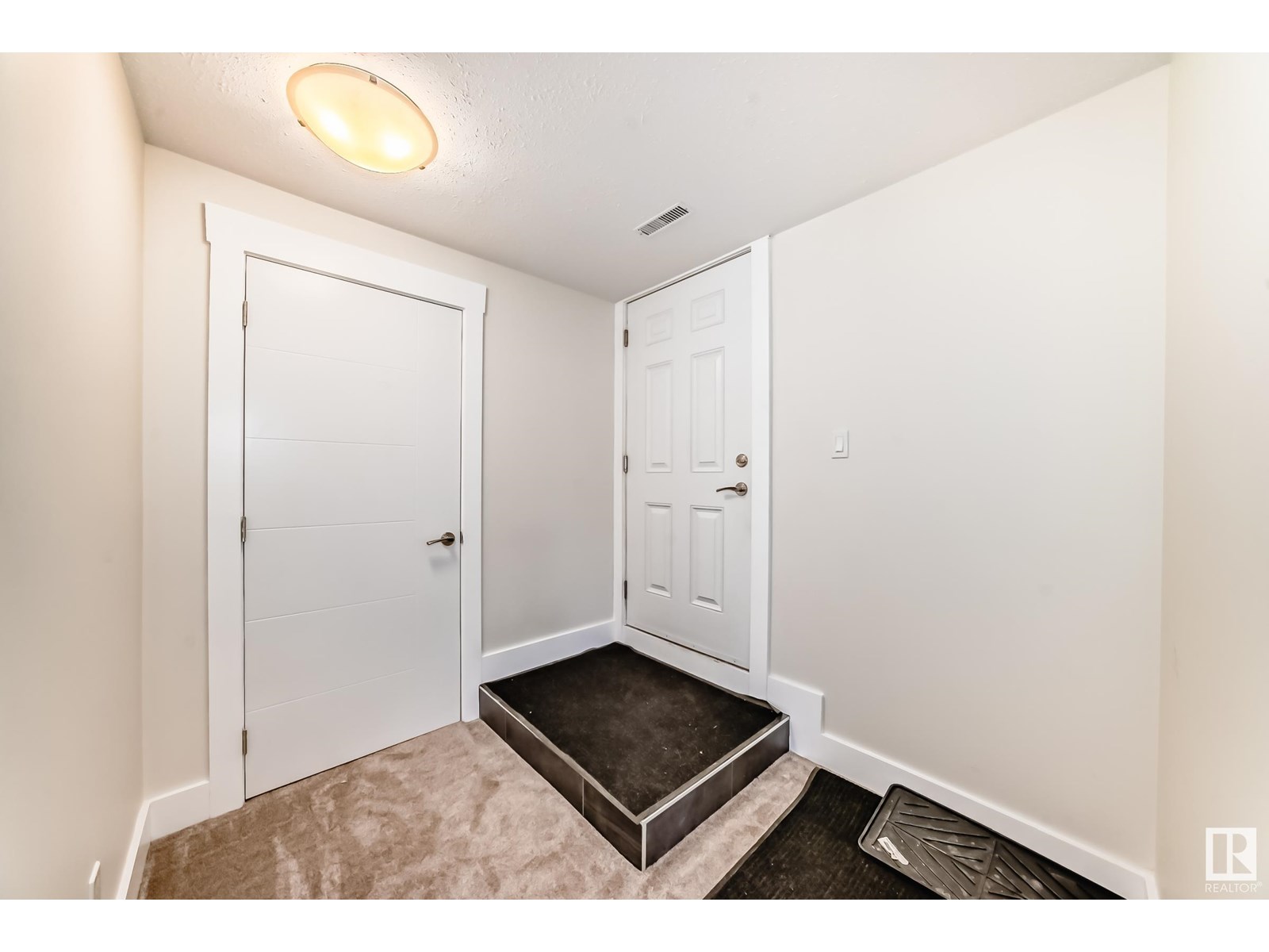 Photo 56 of 9211 123 Av Nw, Edmonton AB