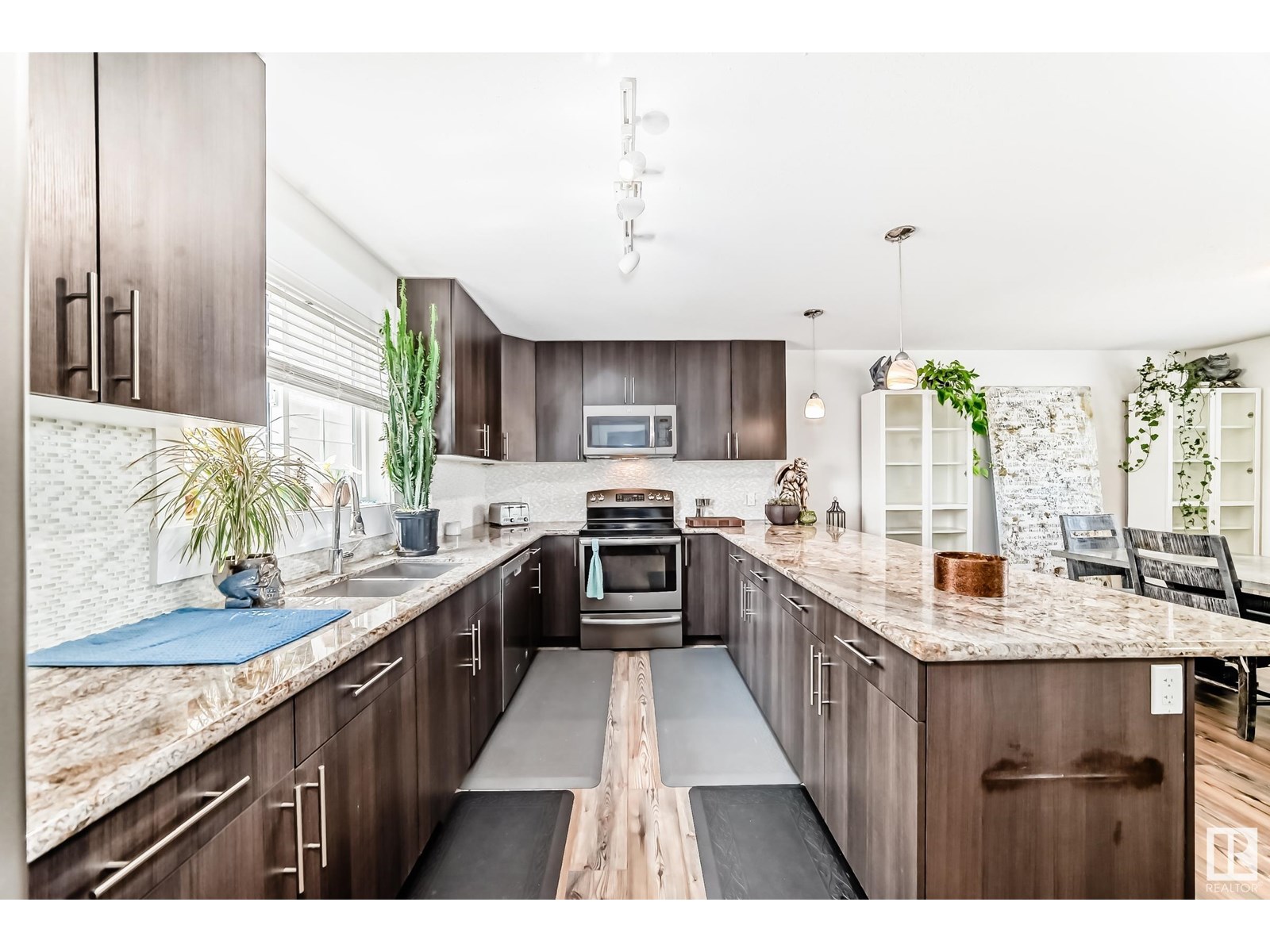 Photo 6 of 9211 123 Av Nw, Edmonton AB