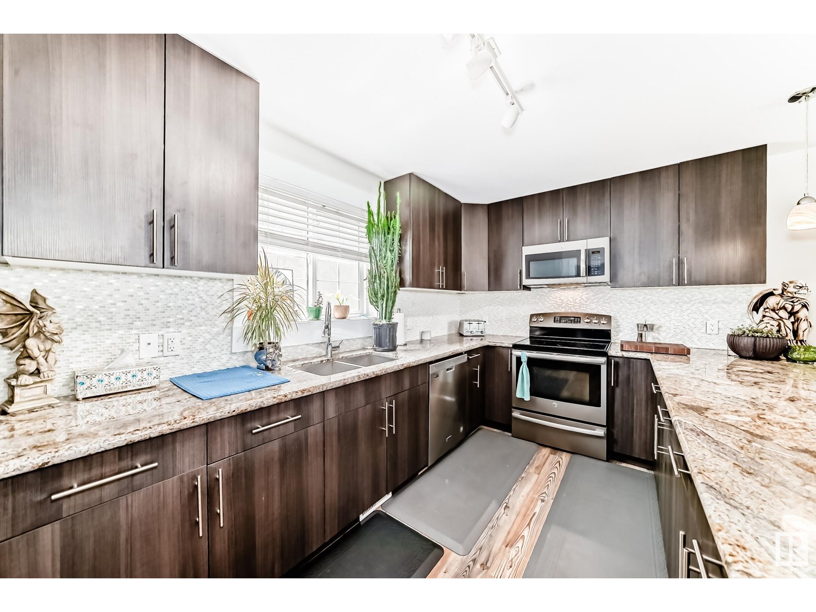 Photo 7 of 9211 123 Av Nw, Edmonton AB