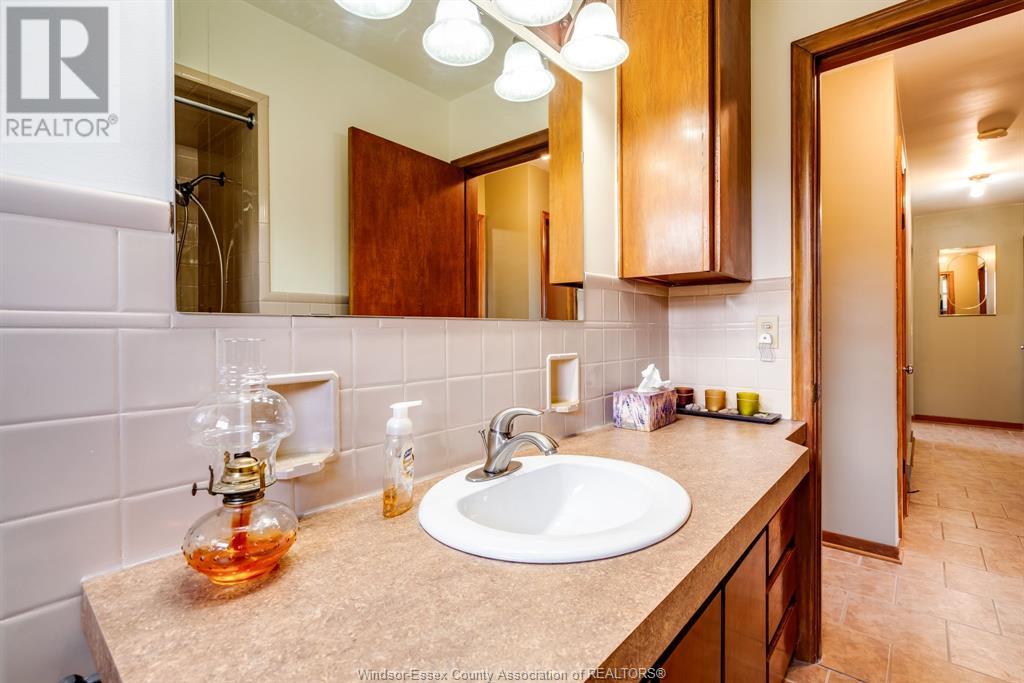 Photo 15 of 208 Mersea Rd 8, Leamington ON