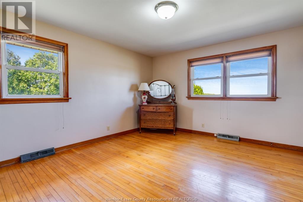 Photo 16 of 208 Mersea Rd 8, Leamington ON