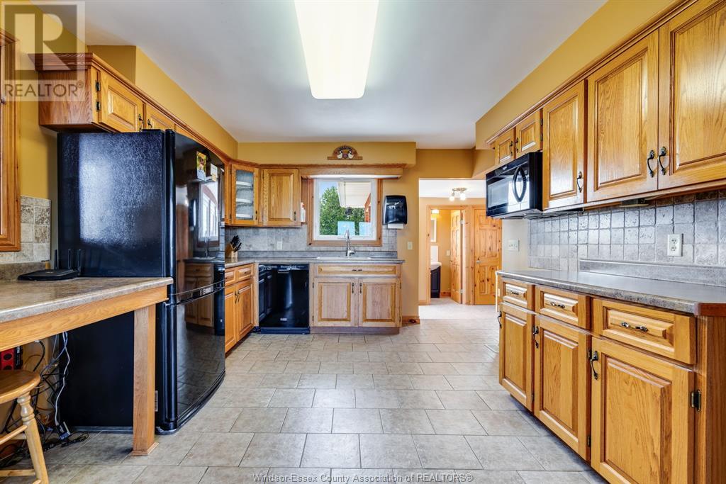 Photo 35 of 208 Mersea Rd 8, Leamington ON