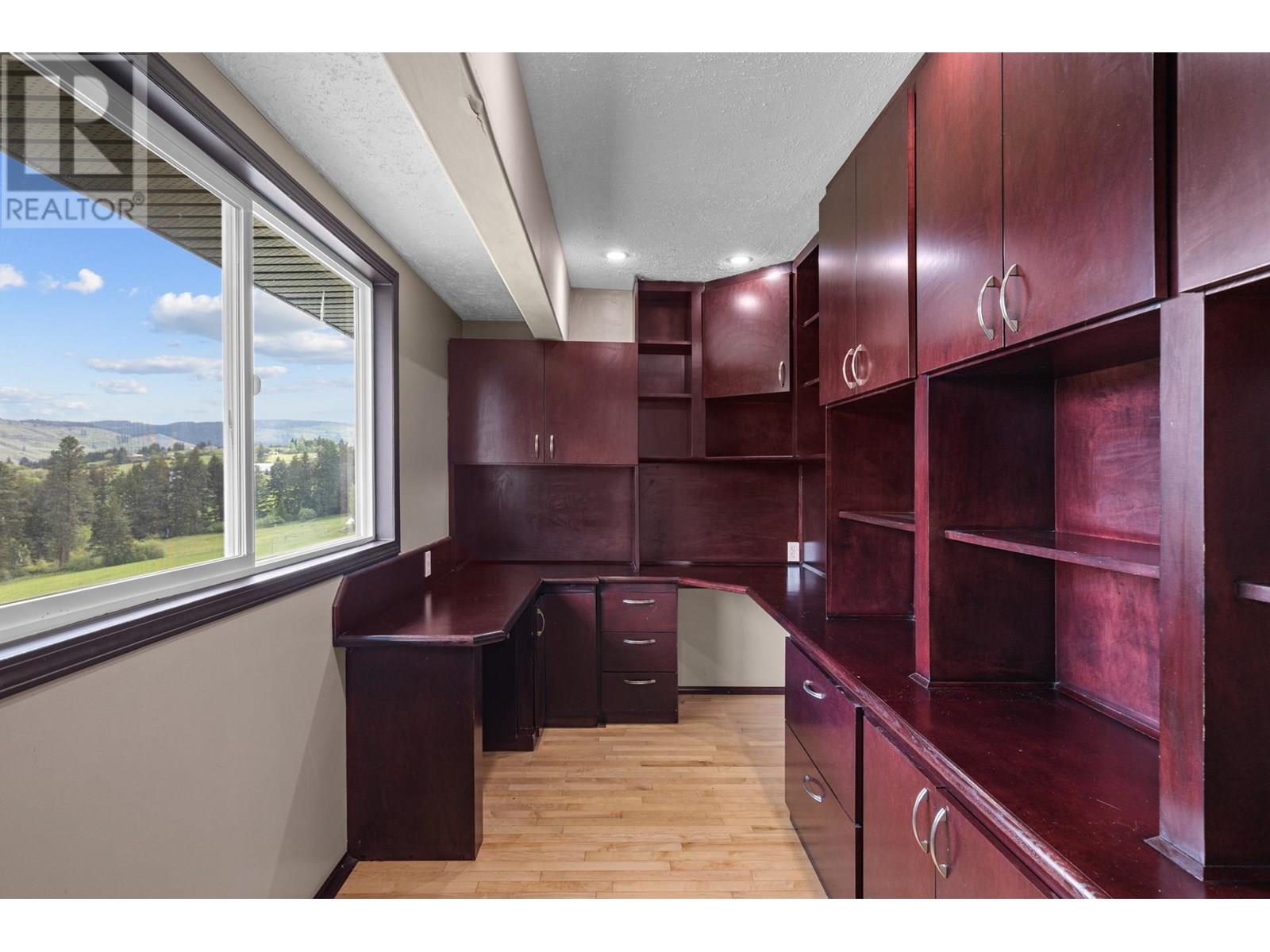5585 REID ROAD - 51