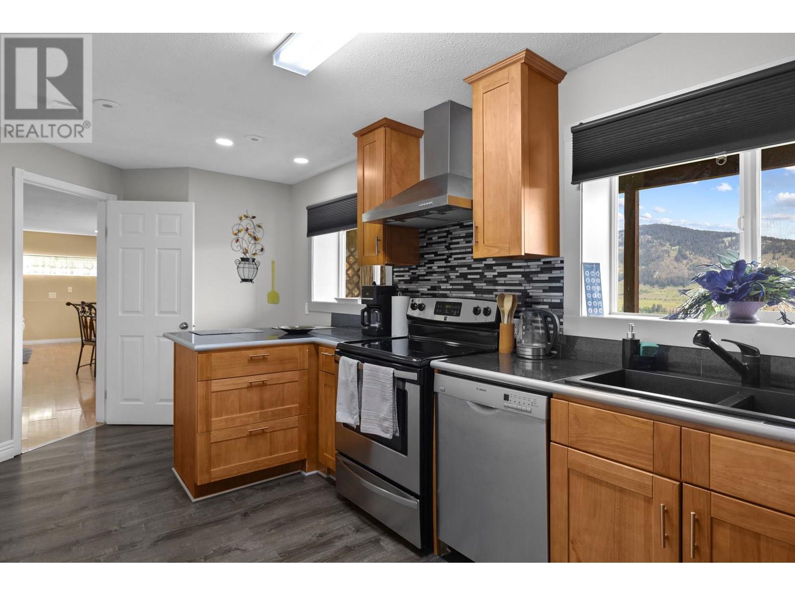 5585 REID ROAD - 70